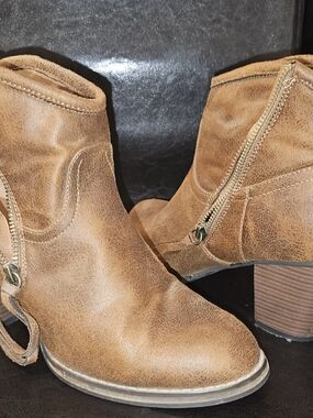 Shoe Dazzle Women's Cognac Tan Side-Zip Ankle Booties